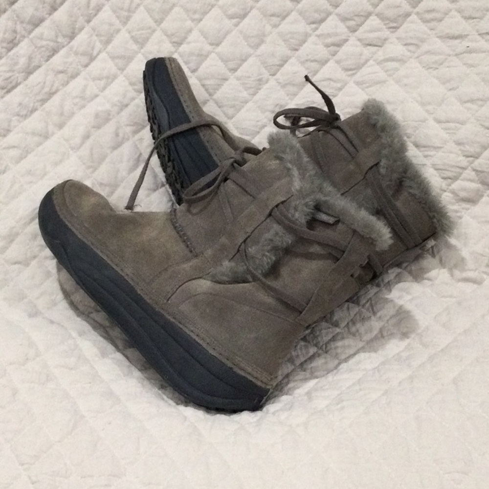 Skechers short gray lace up boots size 10